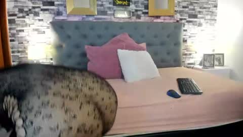 Snapshot of yeseniaa_25 chatting on 07-27-26, 01:29 Yeseniaa online show from 07-27-26, 01:29