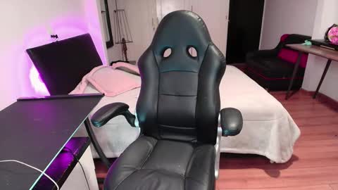 yesie_hot2 online show from 09-23-25, 01:41