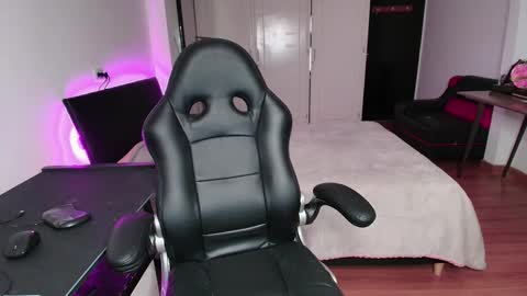 yesie_hot2 online show from 09-26-25, 12:47