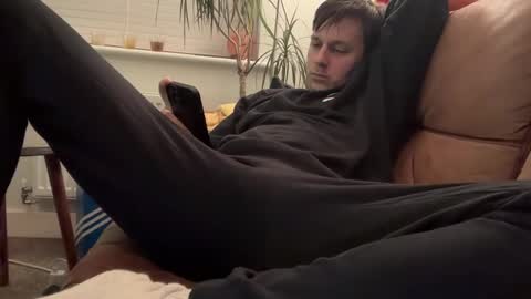 Snapshot of yesimlonely chatting on 02-11-25, 09:35 Sal online show from 02-11-25, 09:35