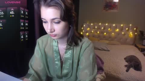 Snapshot of yesofie chatting on 01-24-25, 11:59 Sofie online show from 01-24-25, 11:59