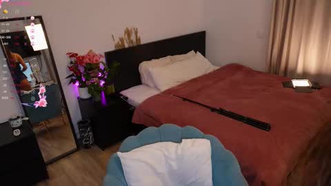 Snapshot of yess_kiki chatting on 10-06-25, 08:12 Kiki online show from 10-06-25, 08:12