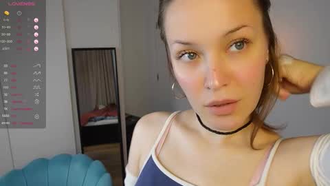 Snapshot of yess_kiki chatting on 11-08-25, 10:15 Kiki online show from 11-08-25, 10:15