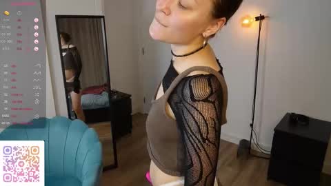 Snapshot of yess_kiki chatting on 11-16-25, 03:50 Kiki online show from 11-16-25, 03:50