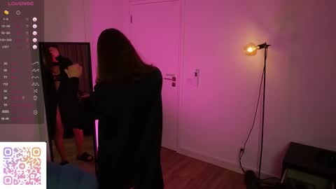 Snapshot of yess_kiki chatting on 11-24-25, 10:04 Kiki online show from 11-24-25, 10:04