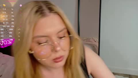 Snapshot of yess_kiki chatting on 11-25-25, 07:14 Kiki online show from 11-25-25, 07:14