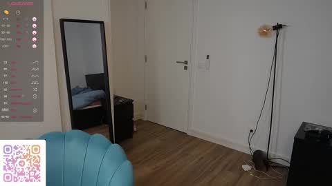 Snapshot of yess_kiki chatting on 11-28-25, 10:29 Kiki online show from 11-28-25, 10:29