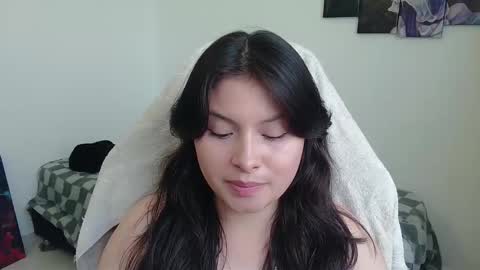 yessica_gomez01 online show from 02-05-26, 09:41