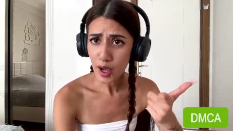 Julia 3 online show from 07-24-26, 12:36