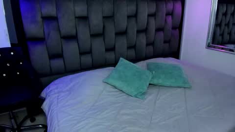 Yika Alves online show from 10-22-25, 08:52