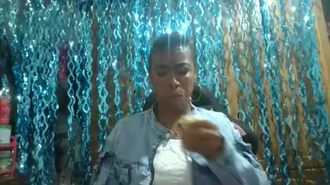 Snapshot of yilizalove_14 chatting on 12-13-25, 09:31 yilizalove_14 online show from 12-13-25, 09:31