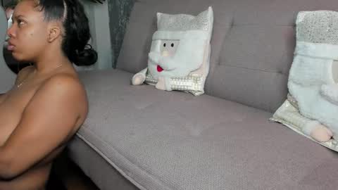 roxie reyes  online show from 12-04-25, 11:30