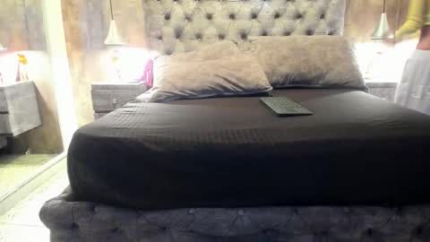 yiyisandoval online show from 11-10-25, 07:57