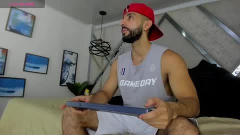 Snapshot of yiyo10_ chatting on 12-29-24, 10:36 Yiyo online show from 12-29-24, 10:36