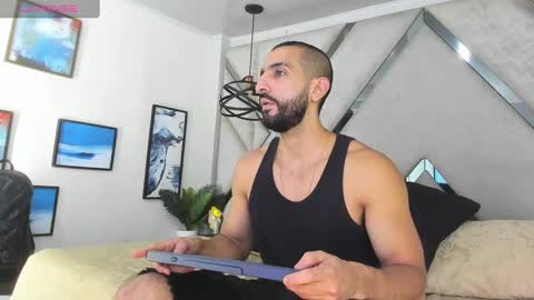 Snapshot of yiyo10_ chatting on 01-01-25, 01:47 Yiyo online show from 01-01-25, 01:47