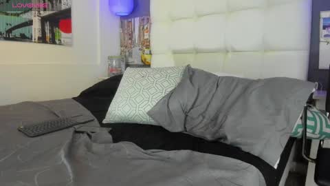 Snapshot of yiyo10_ chatting on 01-05-25, 02:19 Yiyo online show from 01-05-25, 02:19