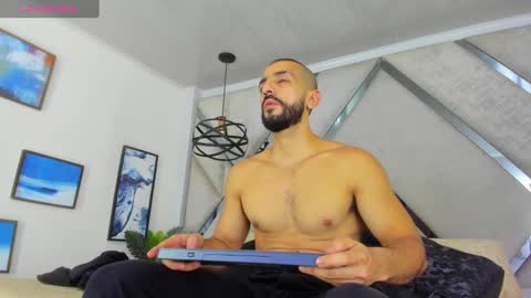 Snapshot of yiyo10_ chatting on 01-14-25, 04:04 Yiyo online show from 01-14-25, 04:04