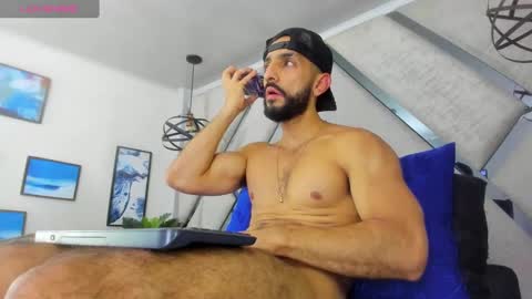 Snapshot of yiyo10_ chatting on 01-17-25, 11:06 Yiyo online show from 01-17-25, 11:06