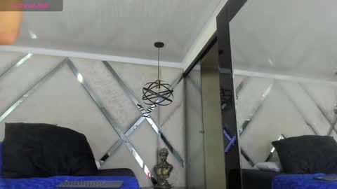 Snapshot of yiyo10_ chatting on 01-19-25, 10:28 Yiyo online show from 01-19-25, 10:28