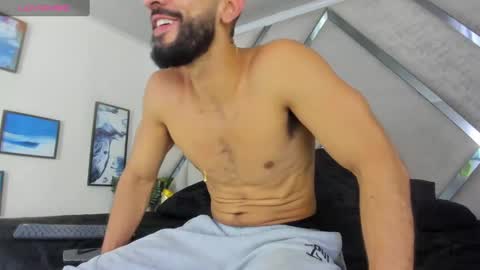 Snapshot of yiyo10_ chatting on 01-28-25, 04:29 Yiyo online show from 01-28-25, 04:29