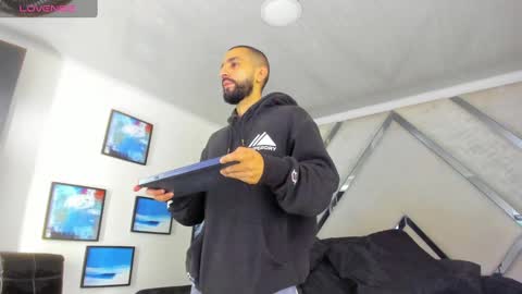 Snapshot of yiyo10_ chatting on 02-05-25, 04:06 Yiyo online show from 02-05-25, 04:06