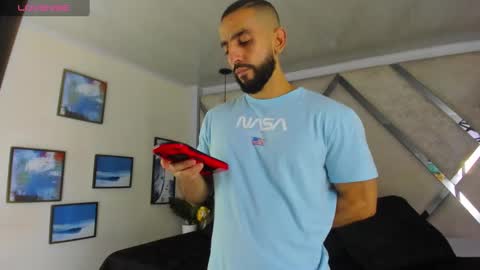 Snapshot of yiyo10_ chatting on 02-13-25, 04:43 Yiyo online show from 02-13-25, 04:43