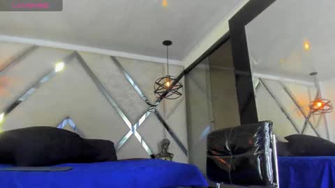 Snapshot of yiyo10_ chatting on 03-12-25, 03:35 Yiyo online show from 03-12-25, 03:35