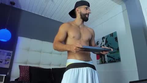 Snapshot of yiyo10_ chatting on 10-02-25, 09:33 Yiyo online show from 10-02-25, 09:33