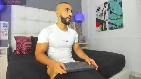 Snapshot of yiyo10_ chatting on 10-23-25, 08:29 Yiyo online show from 10-23-25, 08:29