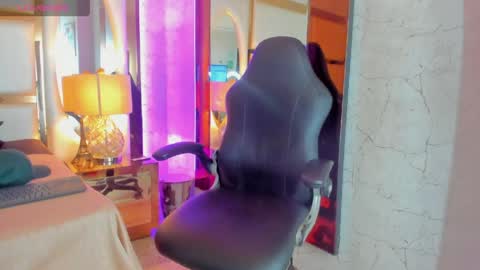 Snapshot of yiyo10_ chatting on 05-03-26, 04:29 Yiyo online show from 05-03-26, 04:29