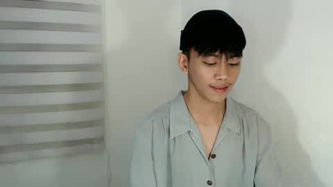 Snapshot of ynotyu chatting on 10-17-25, 03:36 ynotyu online show from 10-17-25, 03:36