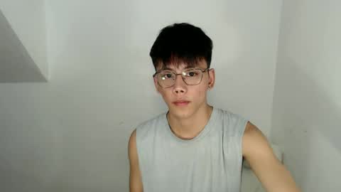 Snapshot of ynotyu chatting on 06-15-26, 09:00 ynotyu online show from 06-15-26, 09:00
