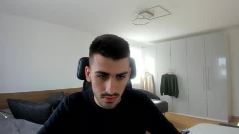 Snapshot of yoda130305 chatting on 10-31-25, 01:45 yoda130305 online show from 10-31-25, 01:45