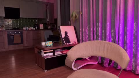 Snapshot of yoga_pizza_420 chatting on 12-11-24, 04:28 Max online show from 12-11-24, 04:28