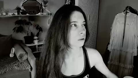 Snapshot of yoka_paradoxxx chatting on 05-06-26, 10:53 yoka_paradoxxx online show from 05-06-26, 10:53