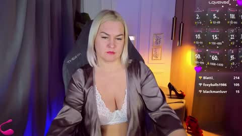 Snapshot of yolanda_kiss chatting on 02-20-25, 03:45 Yolanda online show from 02-20-25, 03:45