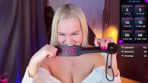 Snapshot of yolanda_kiss chatting on 02-25-25, 02:25 Yolanda online show from 02-25-25, 02:25