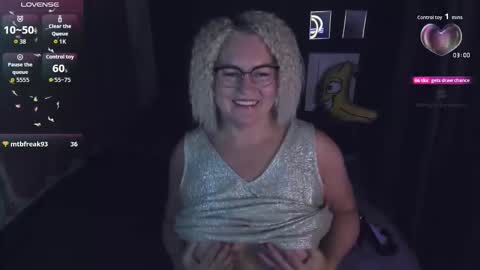 Snapshot of yolanda_kiss chatting on 09-16-25, 05:19 Yolanda online show from 09-16-25, 05:19