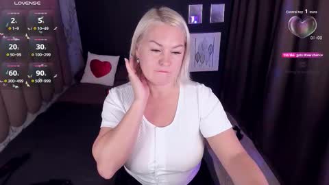 Snapshot of yolanda_kiss chatting on 10-12-25, 08:08 Yolanda online show from 10-12-25, 08:08