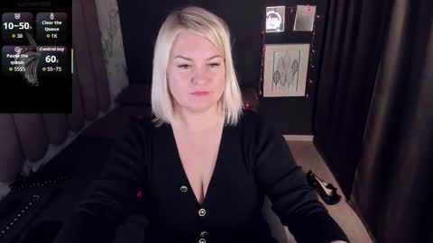 Snapshot of yolanda_kiss chatting on 10-21-25, 08:09 Yolanda online show from 10-21-25, 08:09