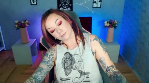 Snapshot of yolandyfoun chatting on 11-10-25, 12:59 Yolandi-Foun online show from 11-10-25, 12:59