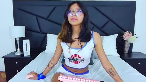 Snapshot of yommi_winx chatting on 01-09-25, 02:43 Yommi Winx online show from 01-09-25, 02:43