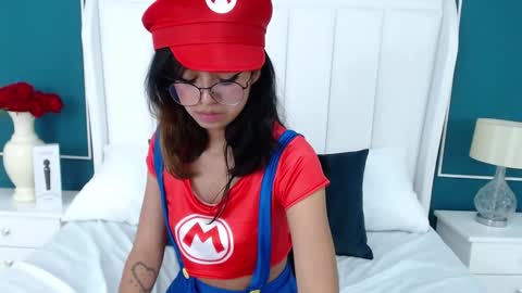 Snapshot of yommi_winx chatting on 01-19-25, 01:00 Yommi Winx online show from 01-19-25, 01:00