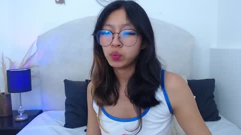 Snapshot of yommi_winx chatting on 02-01-25, 10:23 Yommi Winx online show from 02-01-25, 10:23