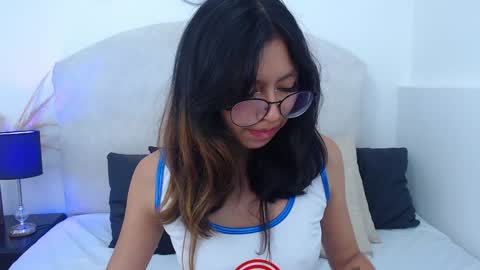 Snapshot of yommi_winx chatting on 02-02-25, 01:45 Yommi Winx online show from 02-02-25, 01:45