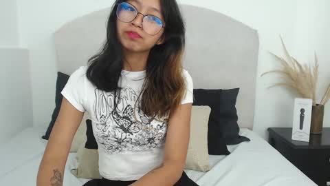 Snapshot of yommi_winx chatting on 02-08-25, 01:32 Yommi Winx online show from 02-08-25, 01:32