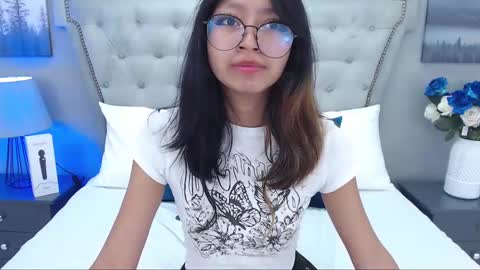 Snapshot of yommi_winx chatting on 03-11-25, 05:05 Yommi Winx online show from 03-11-25, 05:05