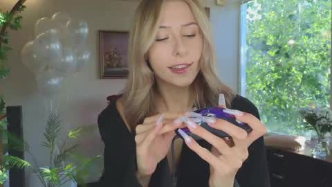 Snapshot of yononeey chatting on 10-07-25, 01:41 Wilma online show from 10-07-25, 01:41