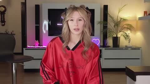 Snapshot of yononeey chatting on 11-28-25, 03:47 Wilma online show from 11-28-25, 03:47