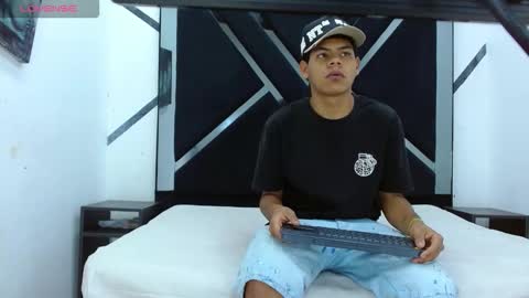 Snapshot of yordi_alpha chatting on 11-05-25, 01:11 Yordi online show from 11-05-25, 01:11